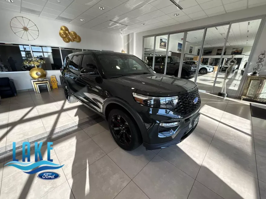 2022 Ford Explorer ST photo 1