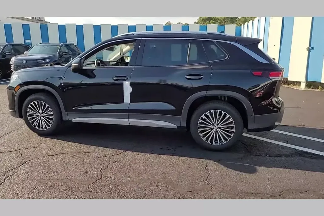 2025 Volkswagen Tiguan S photo 1