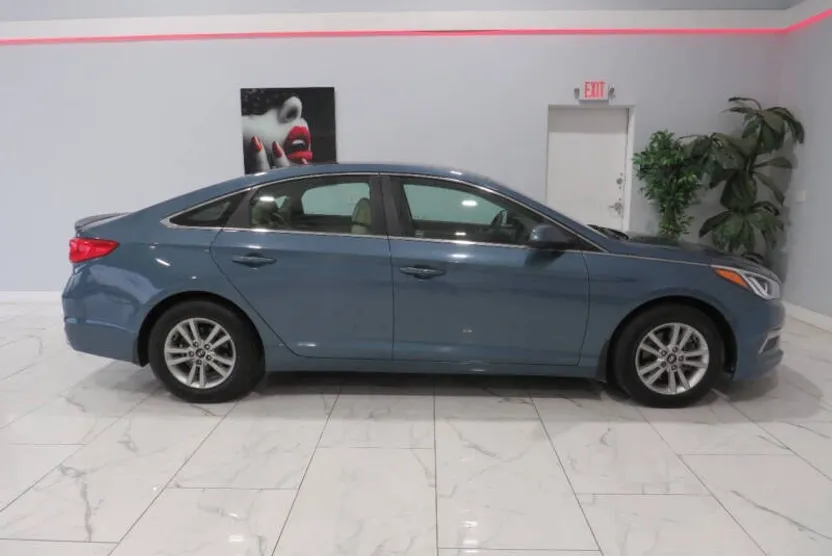 2015 Hyundai Sonata SE photo 1