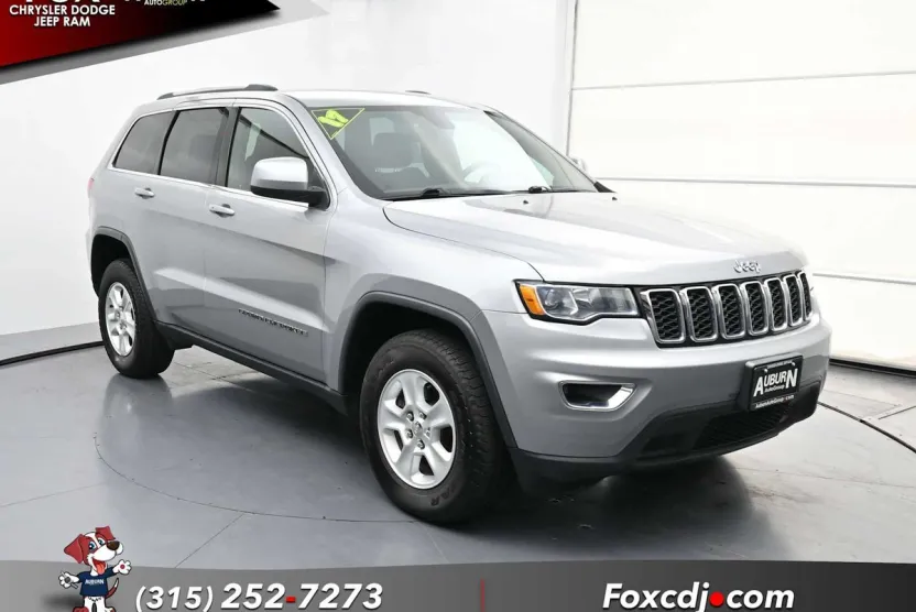 2017 Jeep Grand Cherokee Laredo photo 1