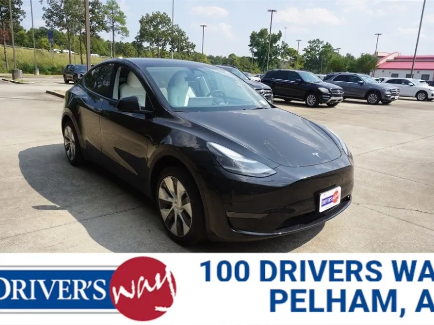 2024 Tesla Model Y Long Range photo 1