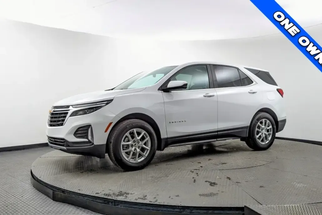 2024 Chevrolet Equinox LT photo 1