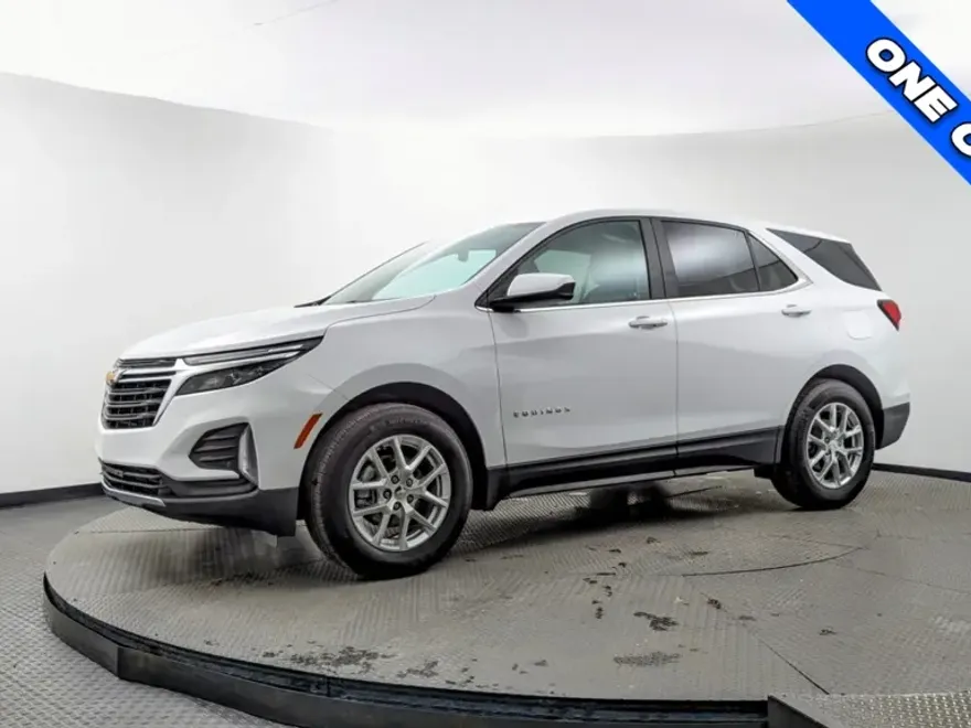 2024 Chevrolet Equinox LT photo 1