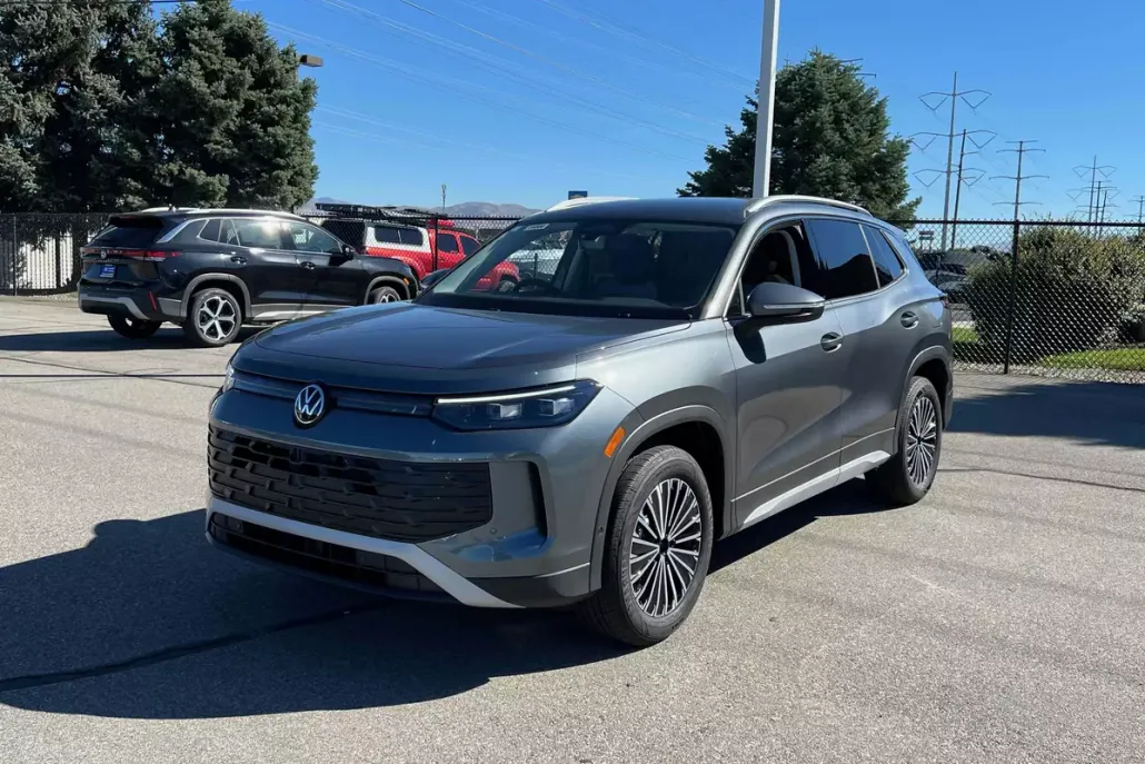 2025 Volkswagen Tiguan S photo 1