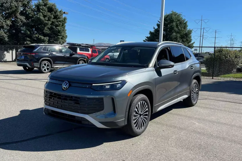 2025 Volkswagen Tiguan S photo 1