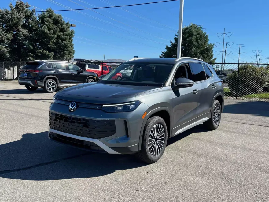 2025 Volkswagen Tiguan S photo 1