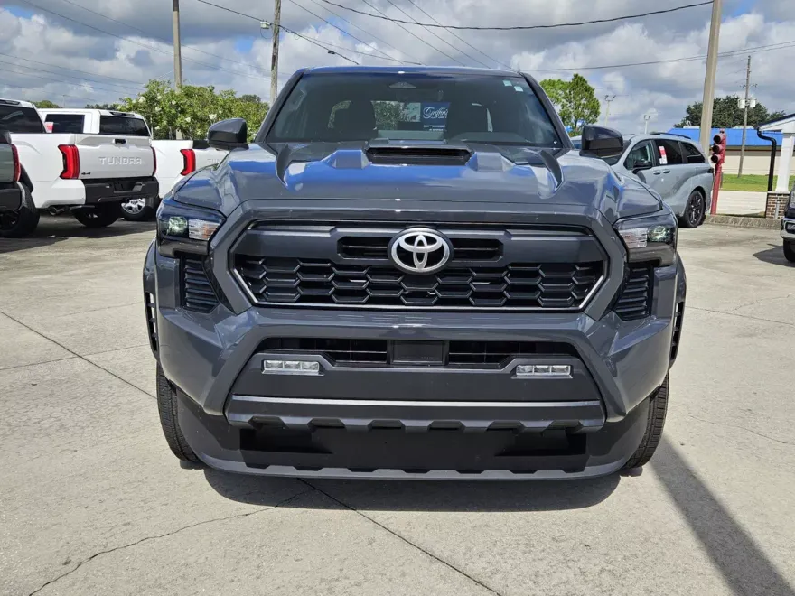 2025 Toyota Tacoma TRD Sport photo 2