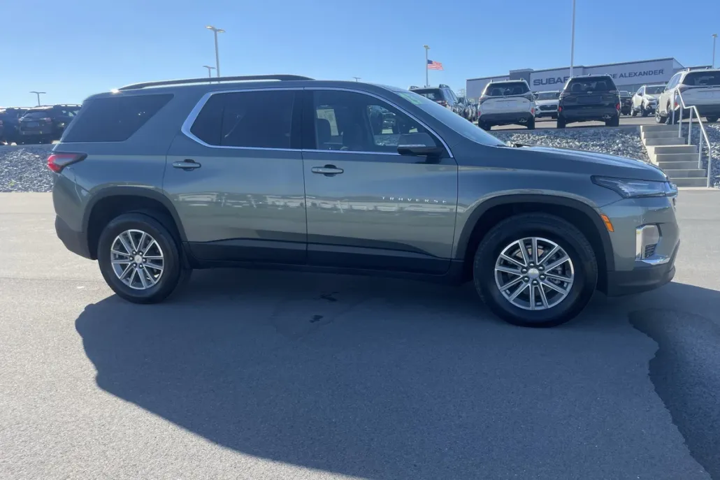 2023 Chevrolet Traverse Cloth 1LT photo 1