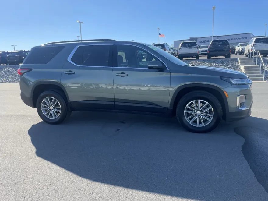 2023 Chevrolet Traverse Cloth 1LT photo 1