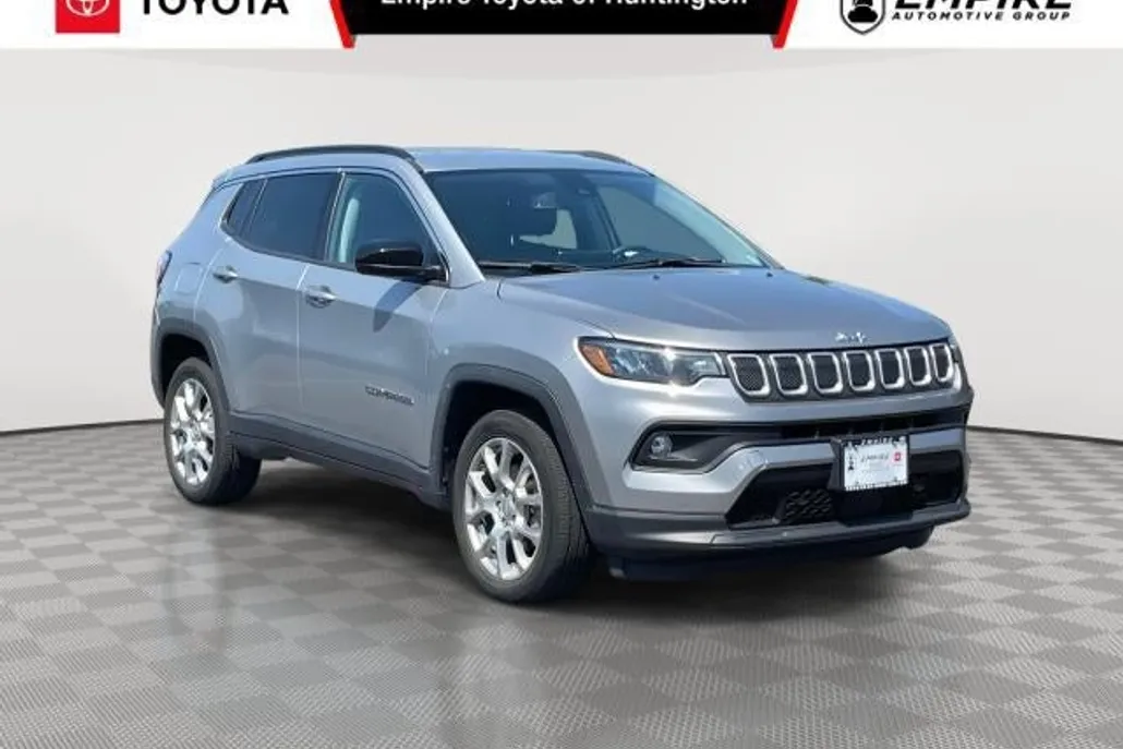 2022 Jeep Compass Latitude Lux photo 1