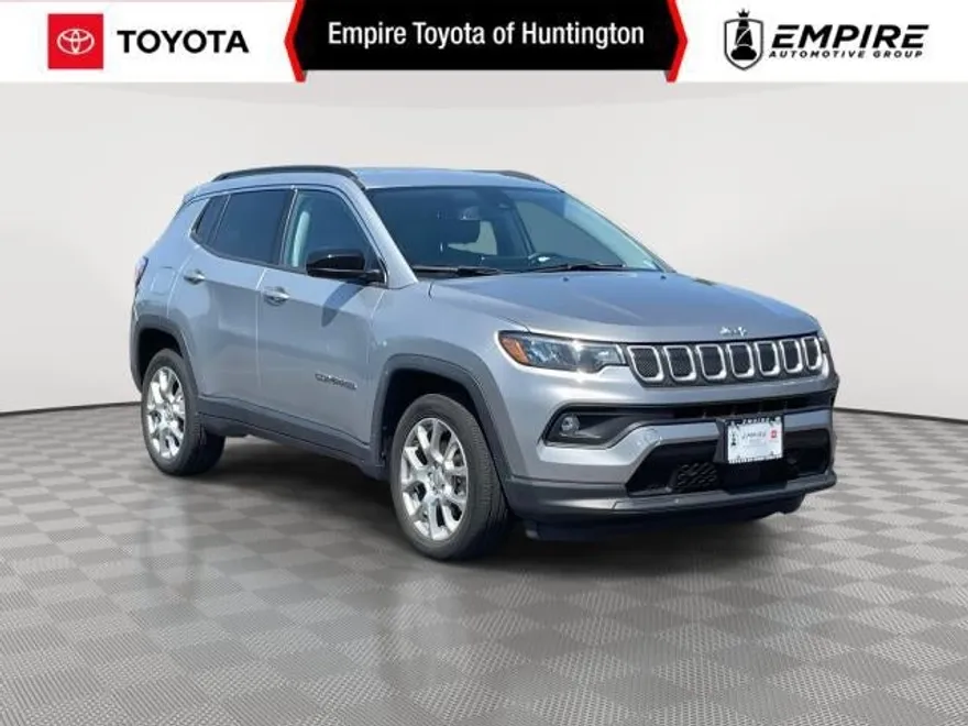 2022 Jeep Compass Latitude Lux photo 1
