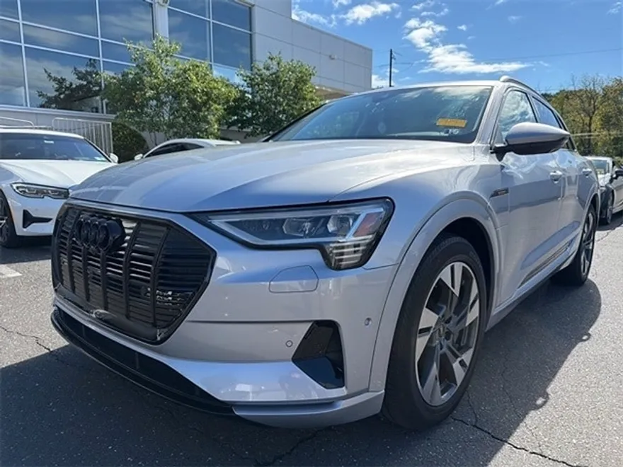 2022 Audi e-tron Premium photo 1