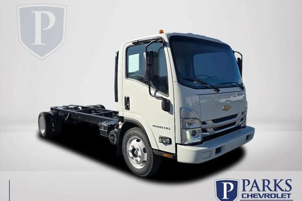 2025 Chevrolet Silverado 4500HD photo 1
