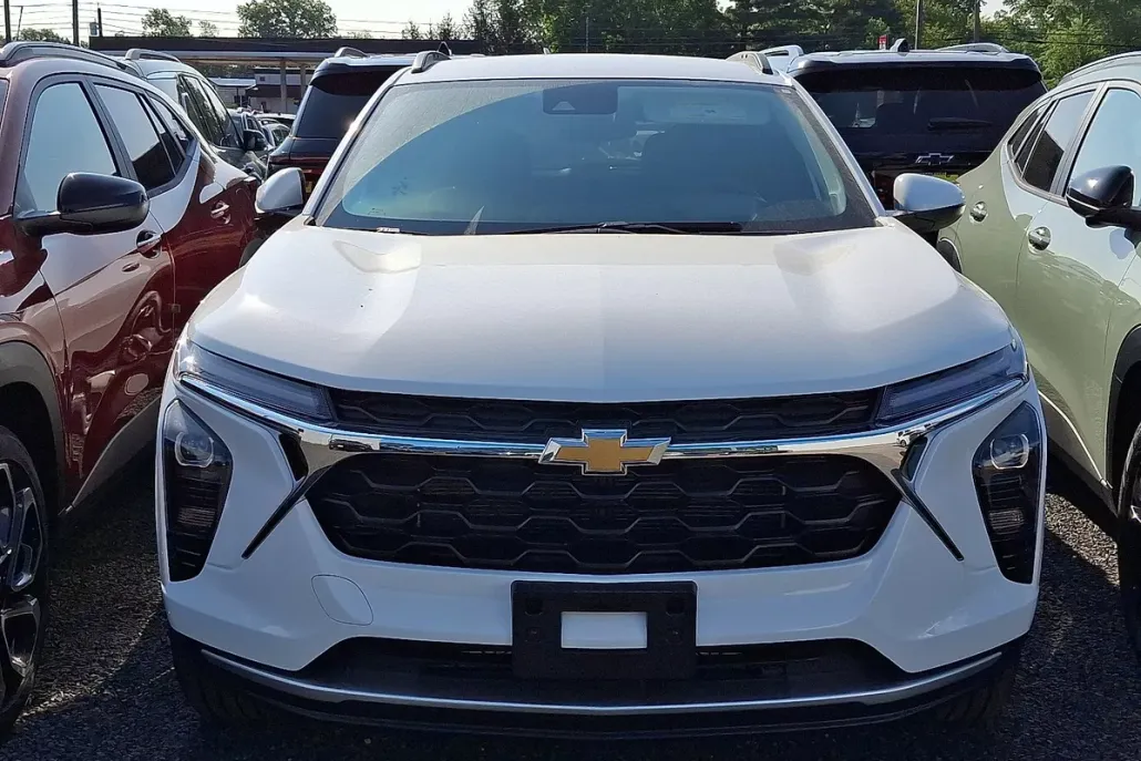 2025 Chevrolet Trax LT photo 1