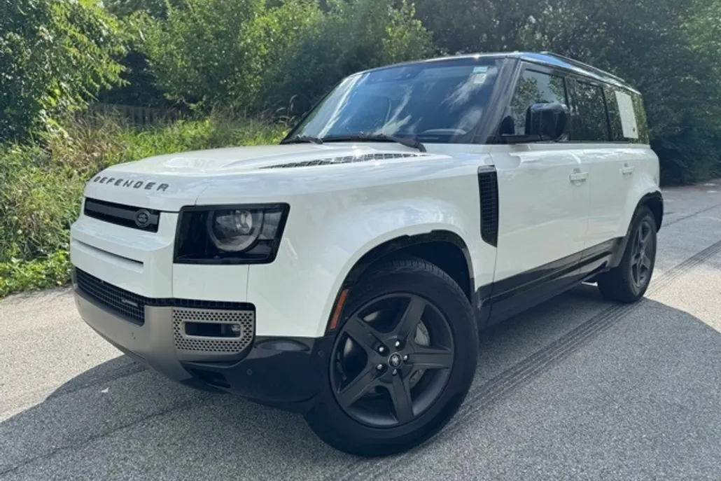 2023 Land Rover Defender 110 X-Dynamic SE photo 1