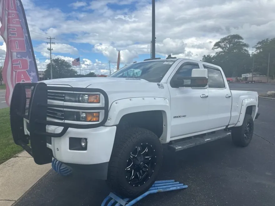 2017 Chevrolet Silverado 2500HD LTZ photo 1