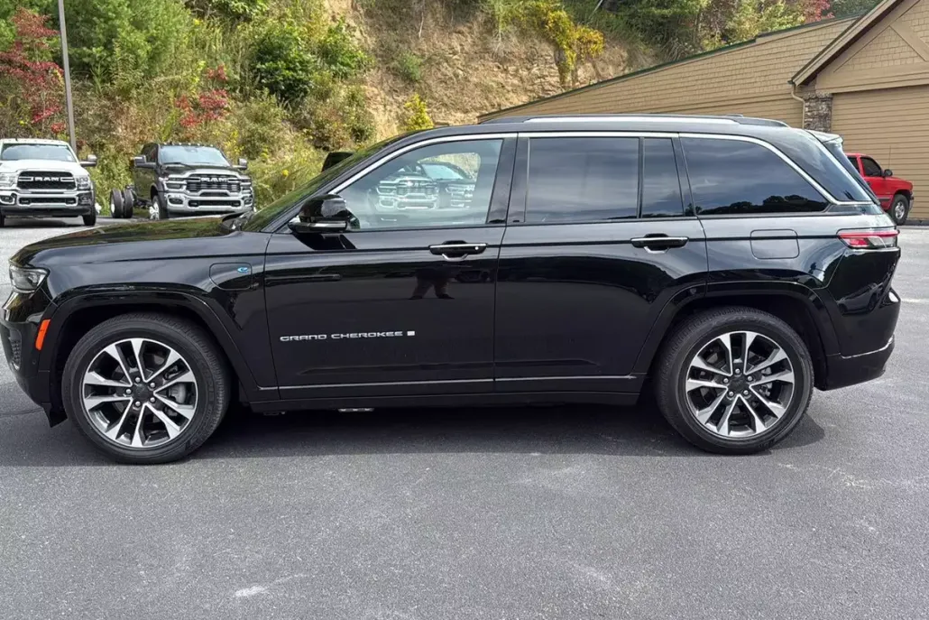 2024 Jeep Cherokee Overland photo 1