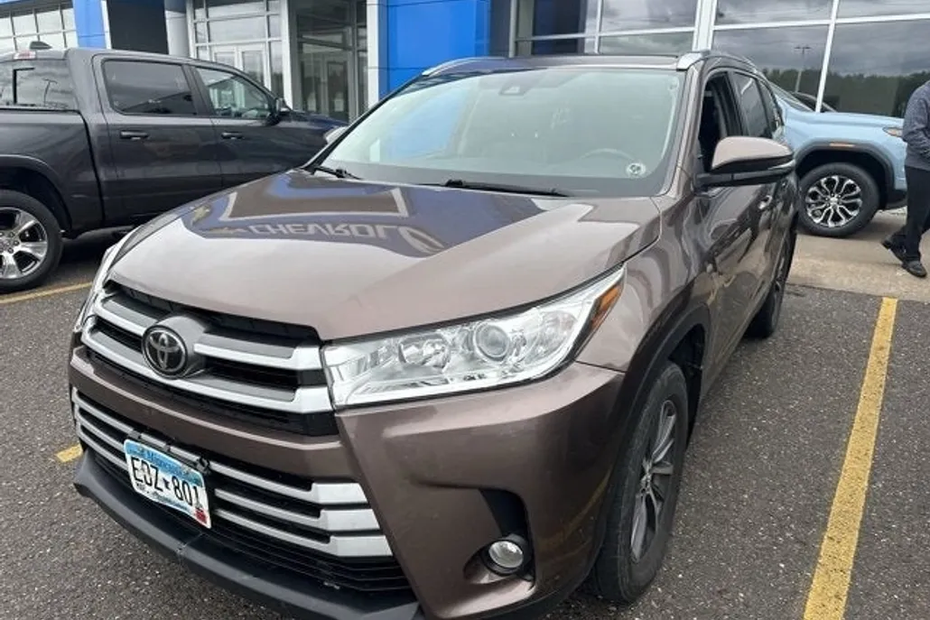 2017 Toyota Highlander SE photo 1