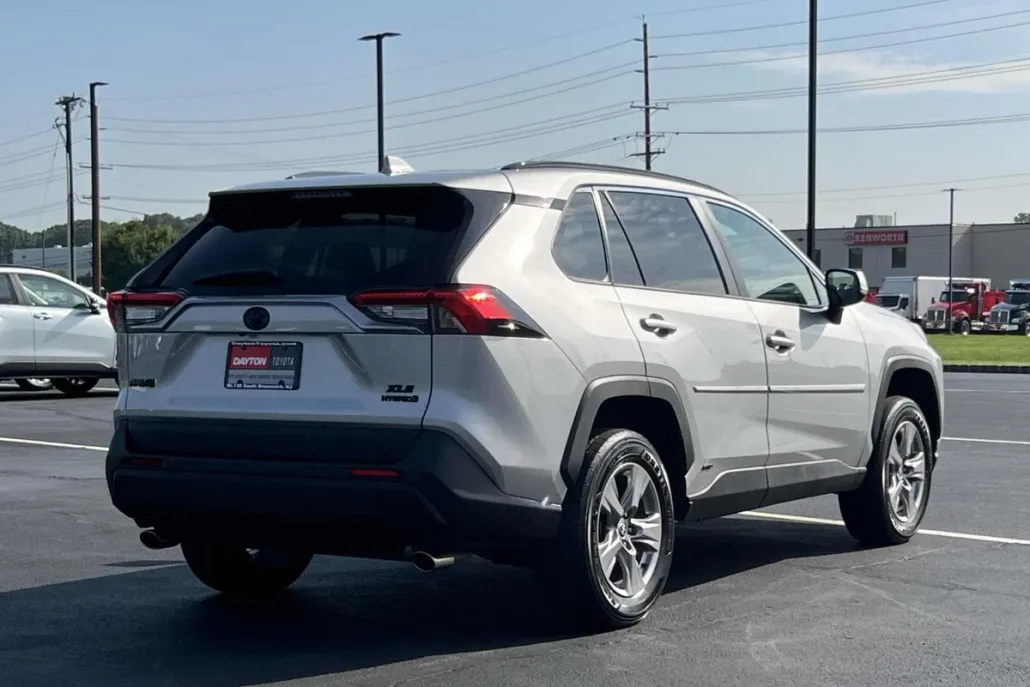 2022 Toyota RAV4 Hybrid XLE photo 1