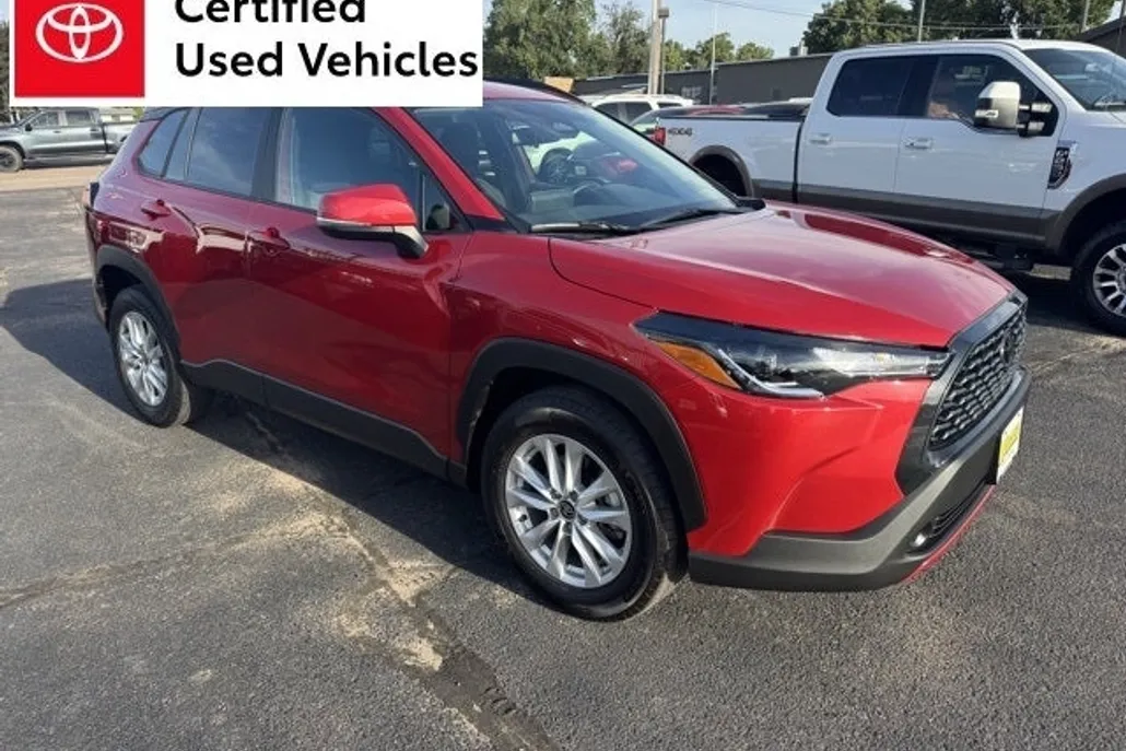2024 Toyota Corolla Cross LE photo 1