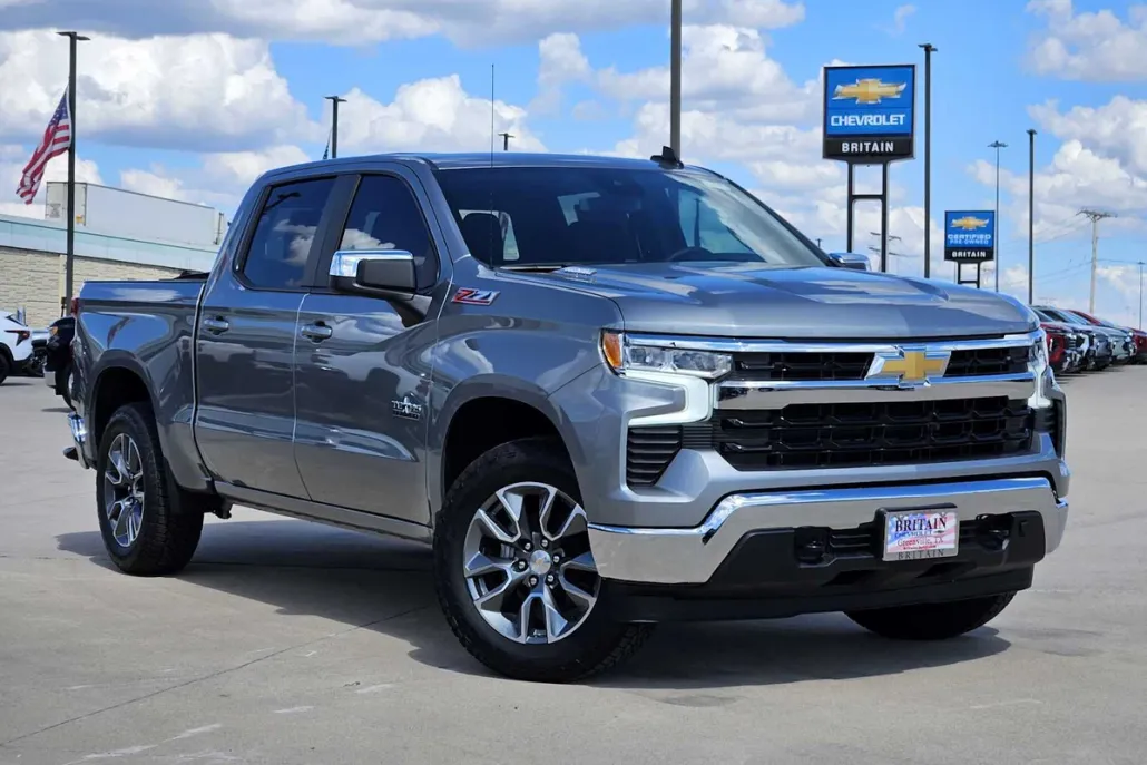 2026 Chevrolet Silverado 1500 LT photo 1