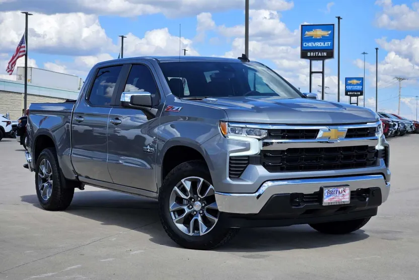 2026 Chevrolet Silverado 1500 LT photo 1