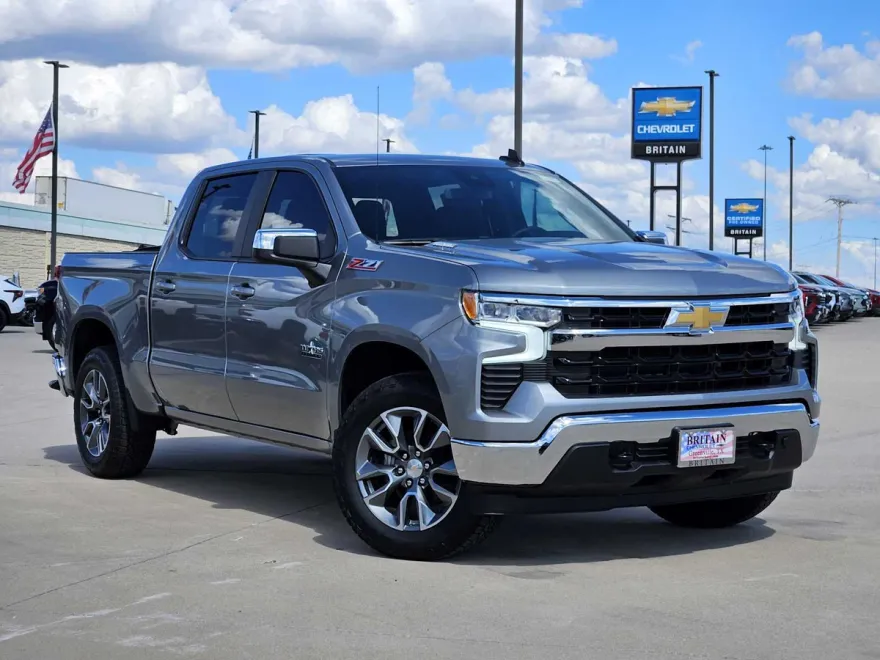 2026 Chevrolet Silverado 1500 LT photo 1