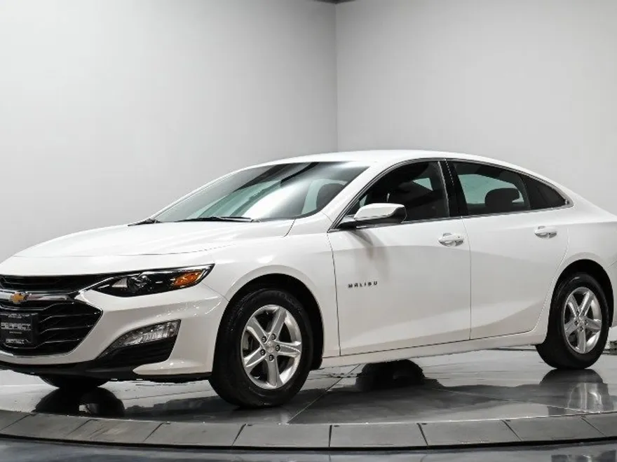 2024 Chevrolet Malibu 1LT photo 1