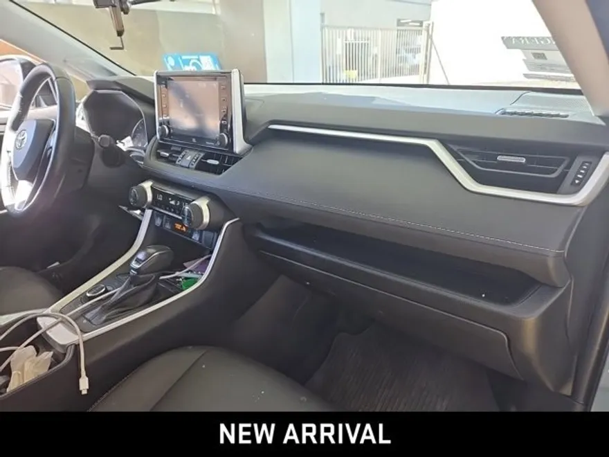 2021 Toyota RAV4 Hybrid XLE Premium photo 1