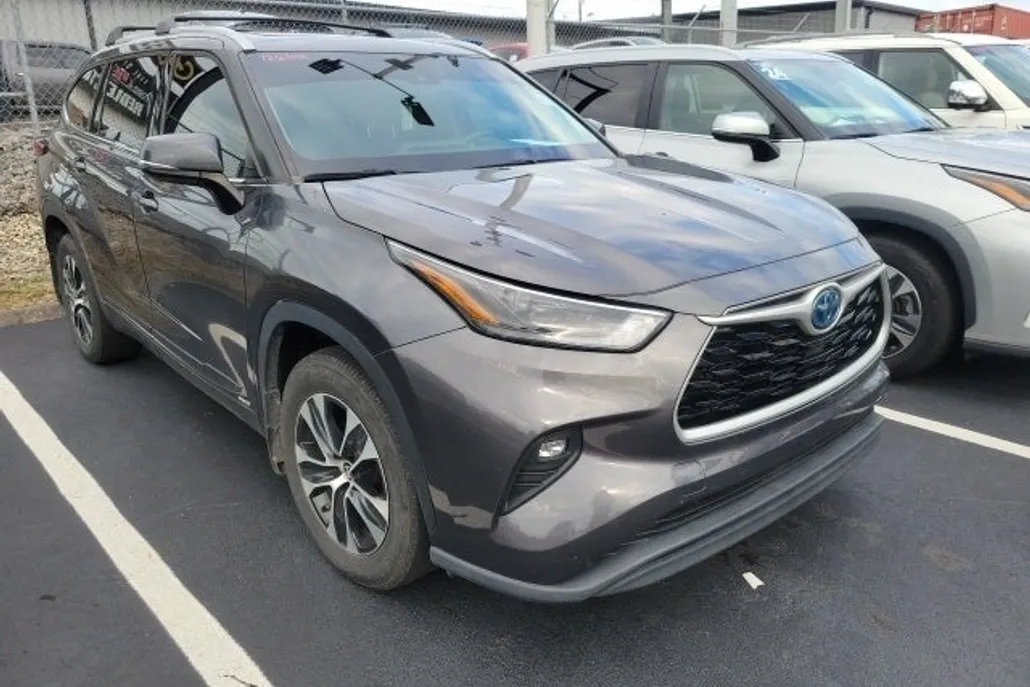 2022 Toyota Highlander Hybrid XLE photo 1