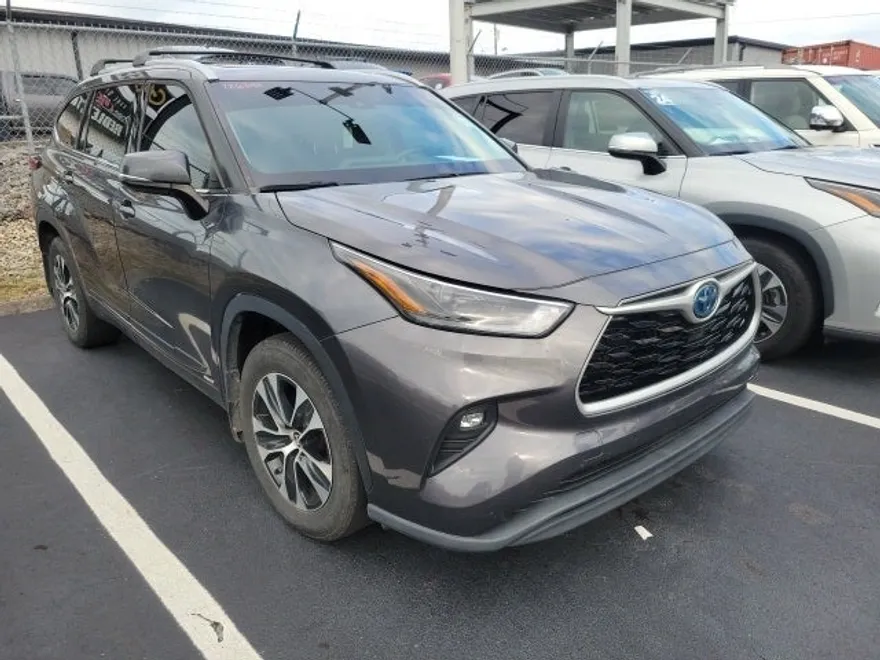 2022 Toyota Highlander Hybrid XLE photo 1