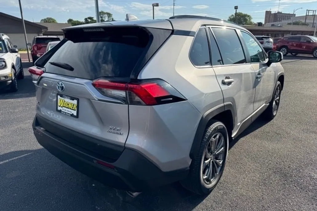 2022 Toyota RAV4 Hybrid XLE Premium photo 1