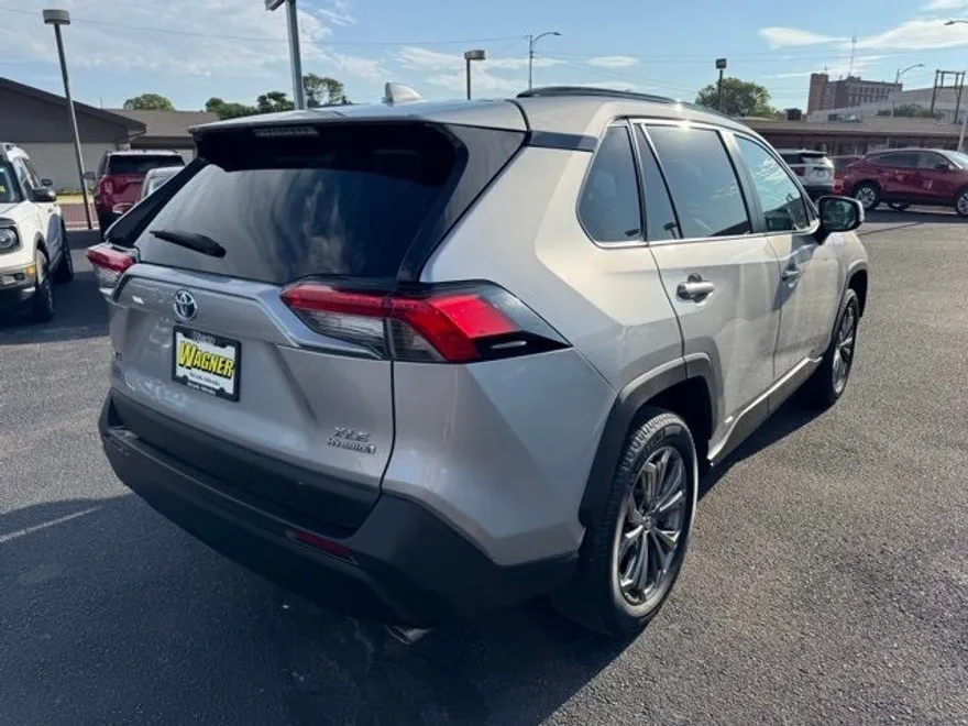 2022 Toyota RAV4 Hybrid XLE Premium photo 1