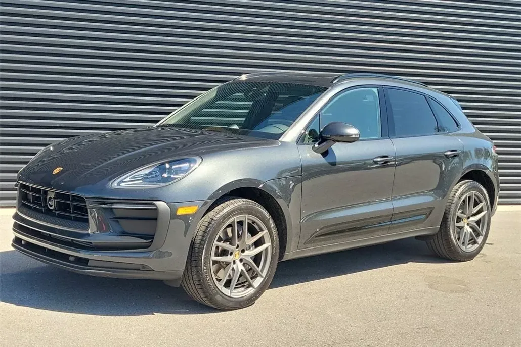 2025 Porsche Macan Base photo 1