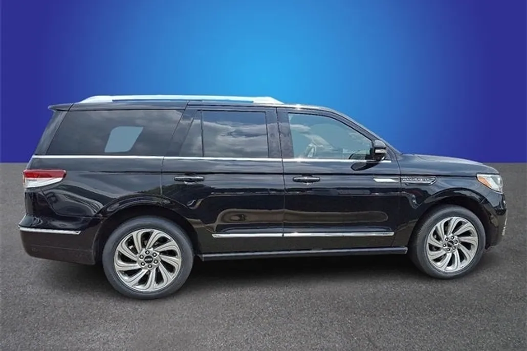 2024 Lincoln Navigator Premiere photo 1