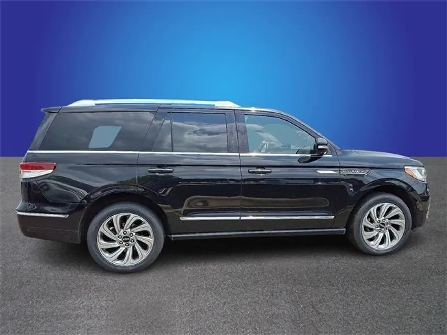 2024 Lincoln Navigator Premiere photo 1