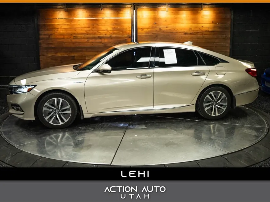 2019 Honda Accord Hybrid Touring photo 1