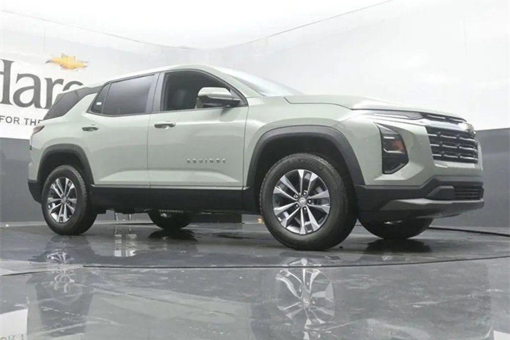 2026 Chevrolet Equinox LT photo 1