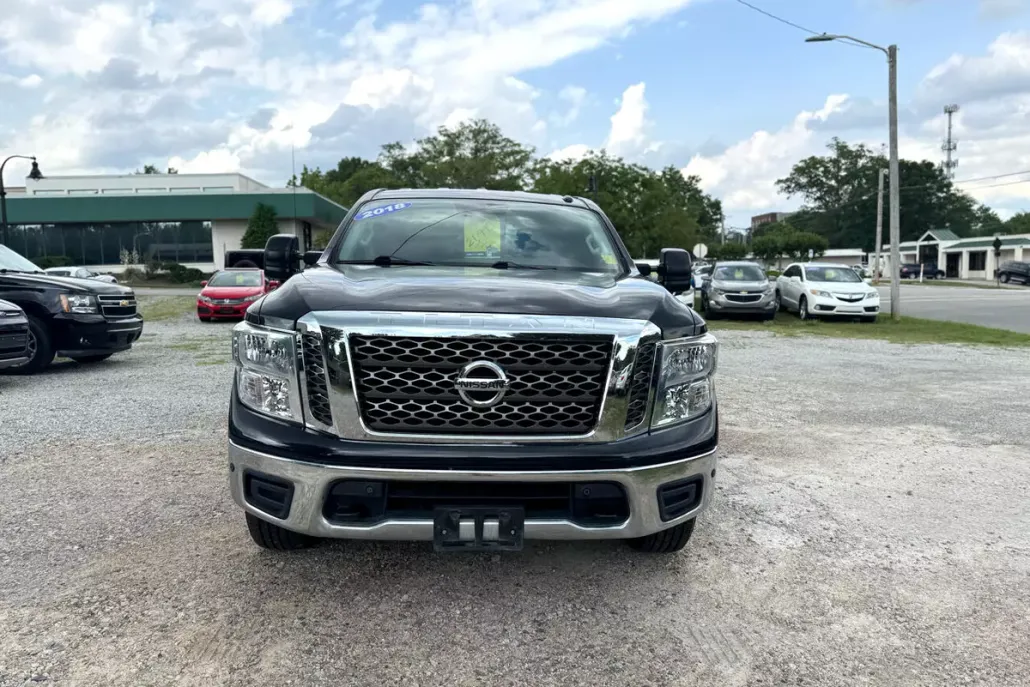 2018 Nissan Titan SV photo 1