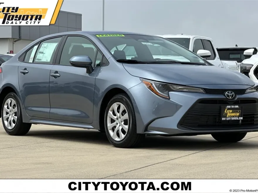 2025 Toyota Corolla LE photo 1