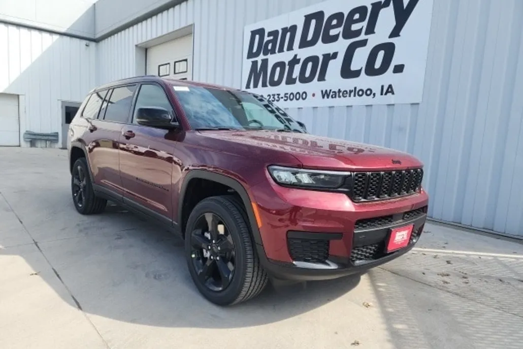 2025 Jeep Grand Cherokee Laredo photo 1
