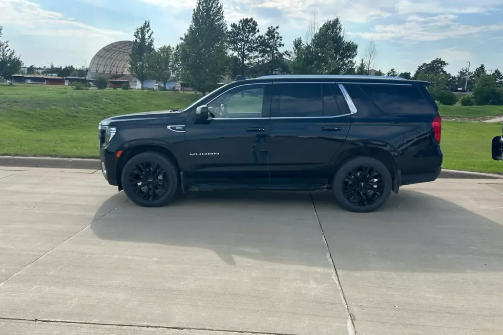 2023 Gmc Yukon SLE photo 1