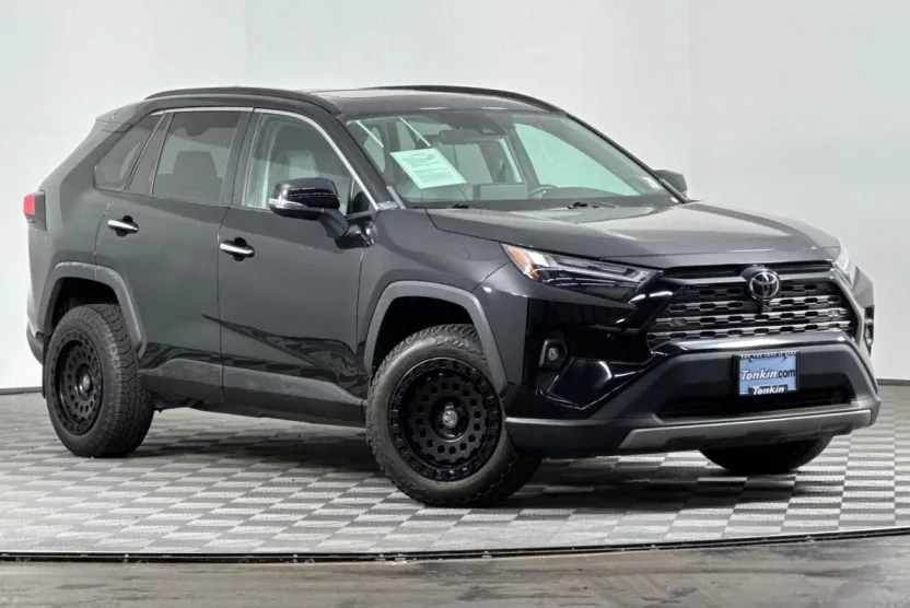 2022 Toyota RAV4 Limited photo 1