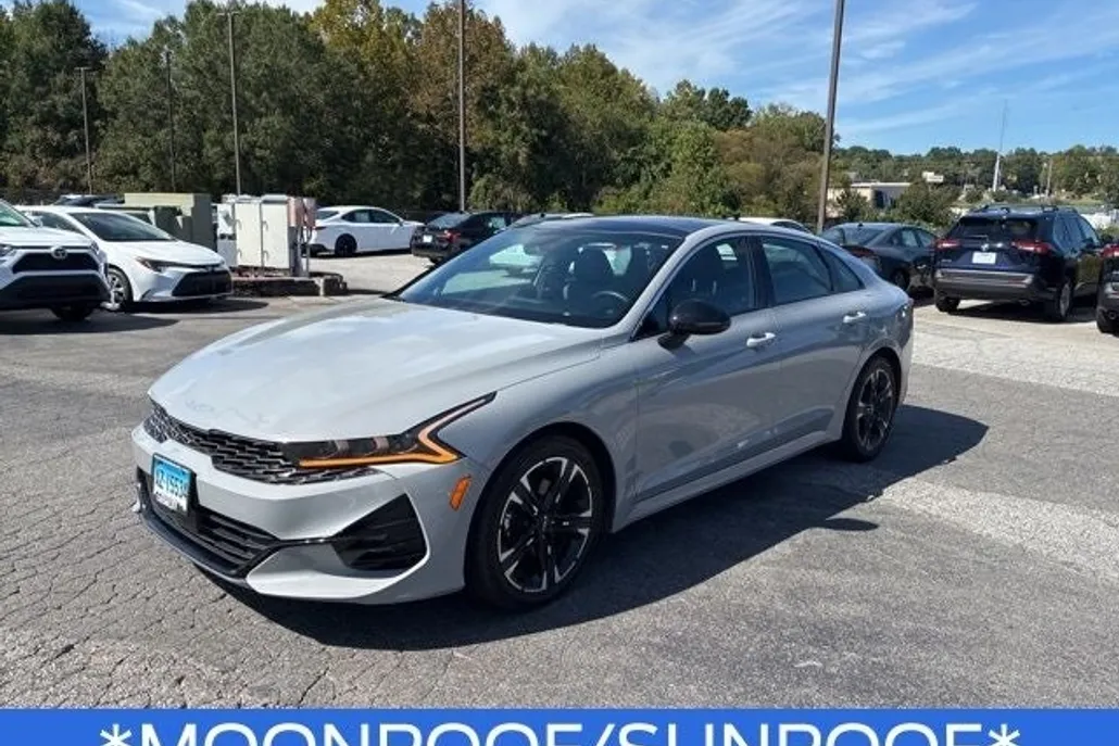 2023 Kia K5 GT-Line photo 1