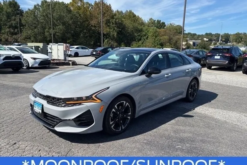 2023 Kia K5 GT-Line photo 1