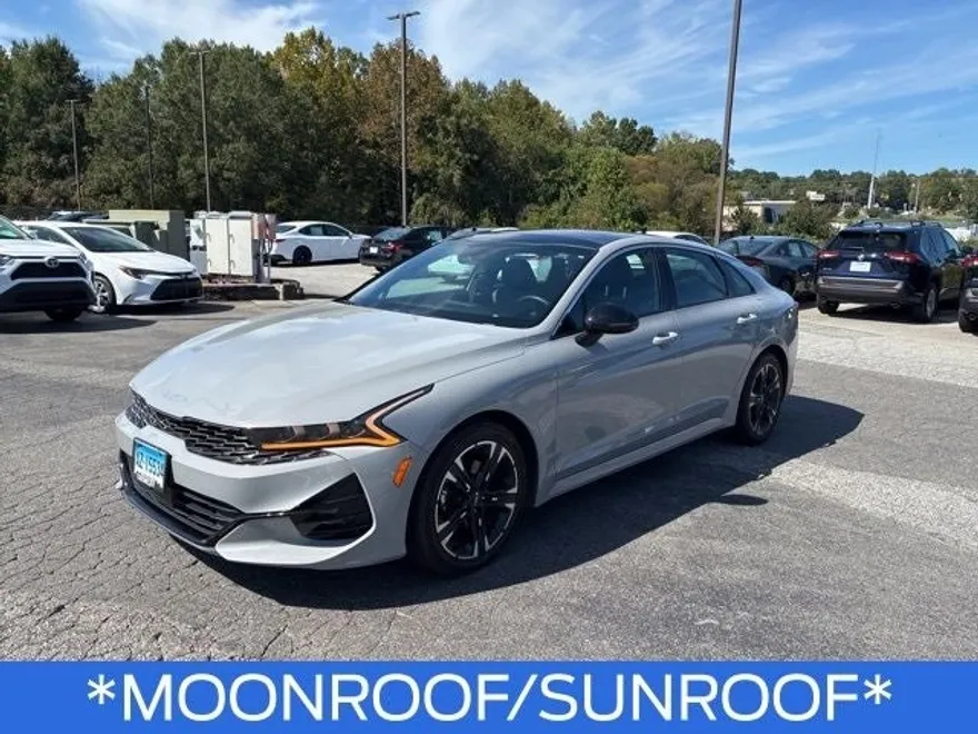 2023 Kia K5 GT-Line photo 1