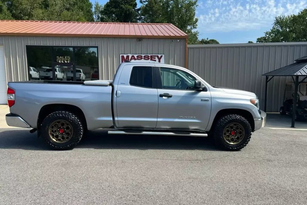 2020 Toyota Tundra Double Cab SR5 photo 1
