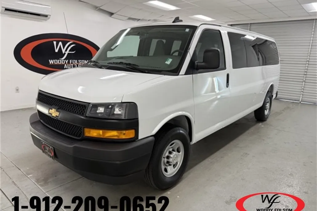2025 Chevrolet Express 3500 Passenger Van photo 1