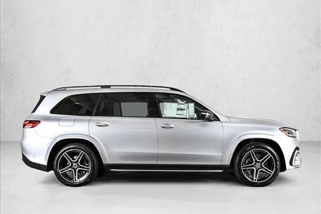 2026 Mercedes Benz GLS 450 4MATIC photo 1