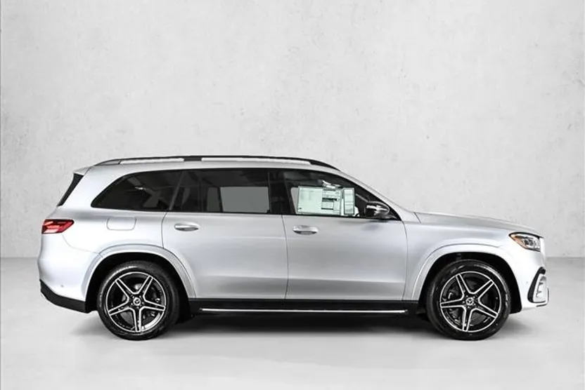 2026 Mercedes Benz GLS 450 4MATIC photo 1